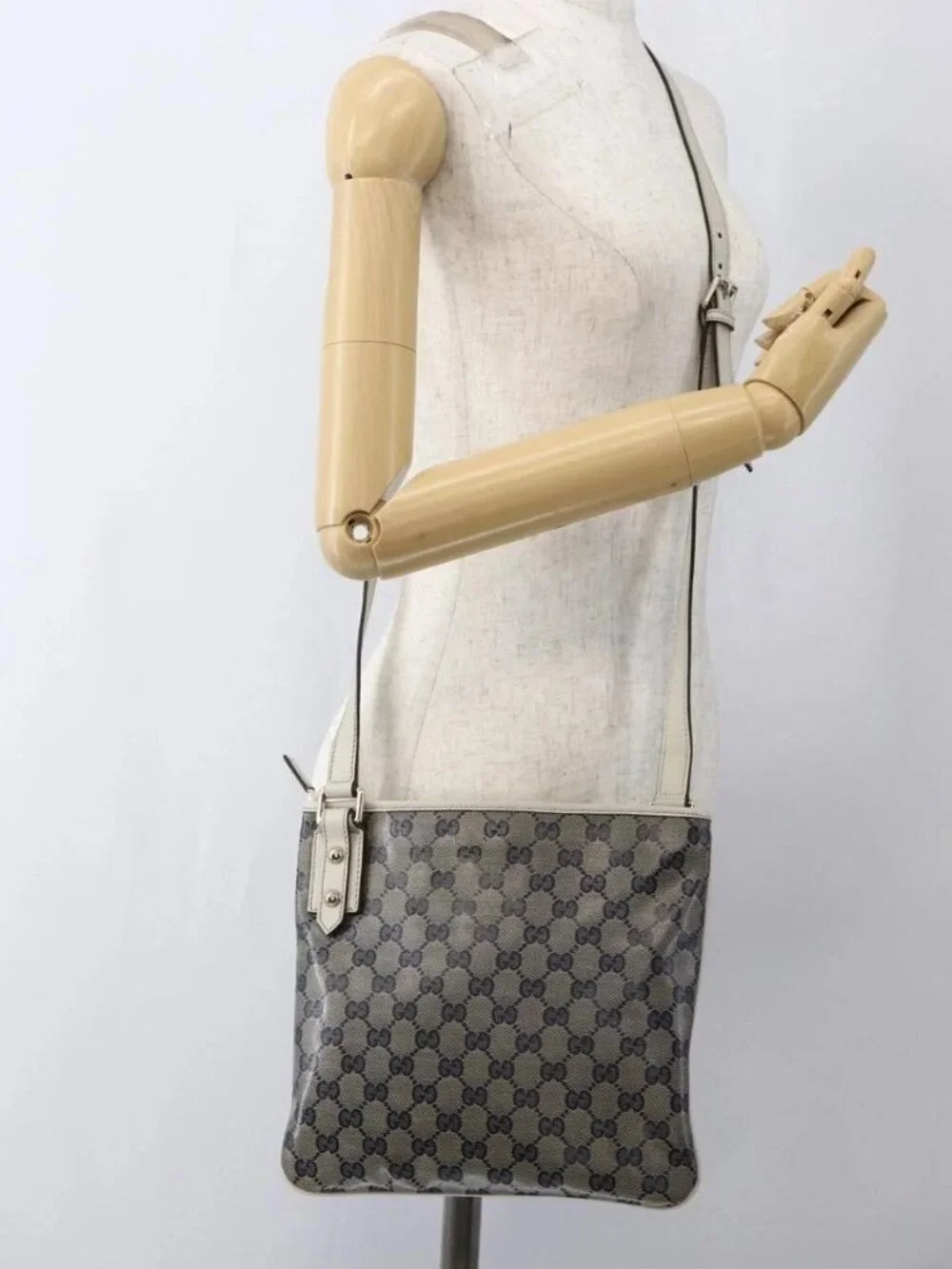 GUCCI GG Crystal Shoulder Bag Coated Canvas Navy Gold 257246 Auth 173553V - Picture 1 of 16
